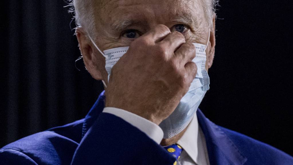 Der designierte Präsidentschaftskandidat der US-Demokraten, Joe Biden, trägt einen Mund-Nasenschutz.