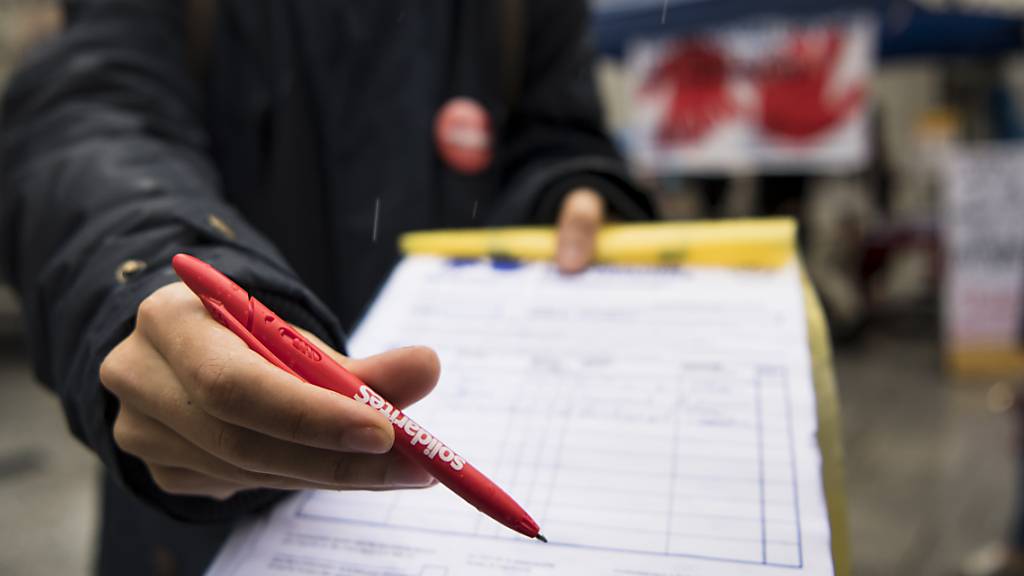 Der Zürcher Kantonsrat will mit einem Pilotprojekt die Einführung der elektronischen Unterschriftensammlung für Initiativen und Referenden prüfen. (Symbolbild)