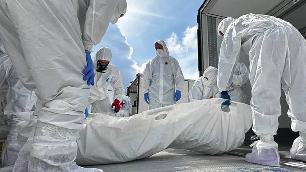ARCHIV - Verladung von Leichen. Foto: Tass/TASS via ZUMA Press/dpa/Archivbild