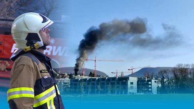 Brand auf Baustelle in Küttigen sorgt für grosse Rauchsäule
