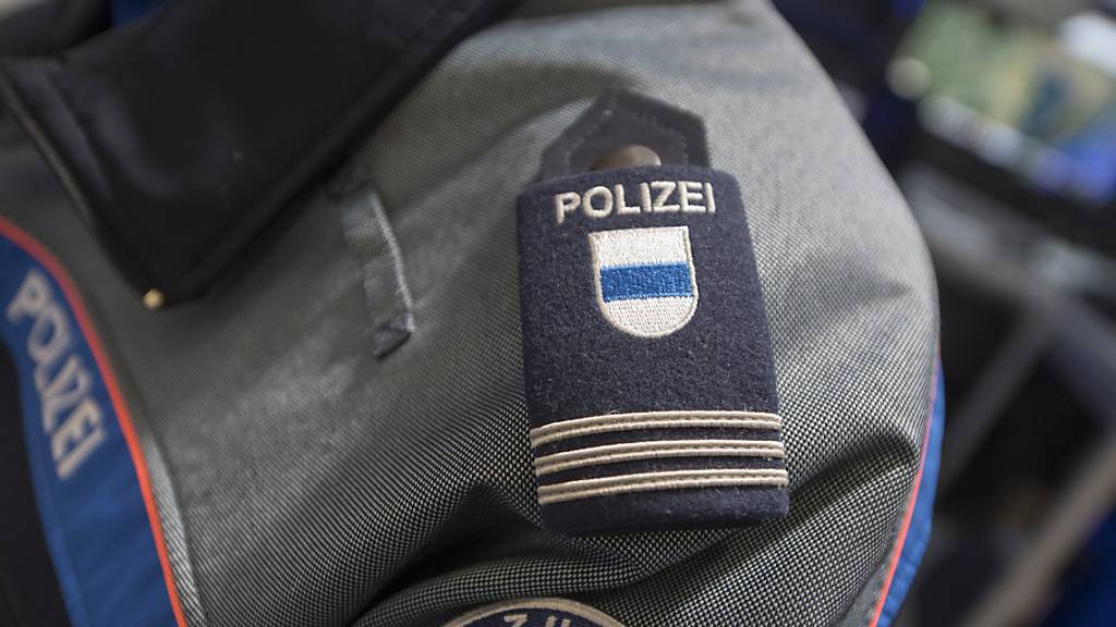 Die Zuger Polizei konnte einen Mann festnehmen, der Passanten in Rotkreuz attackierte. (Symbolbild)