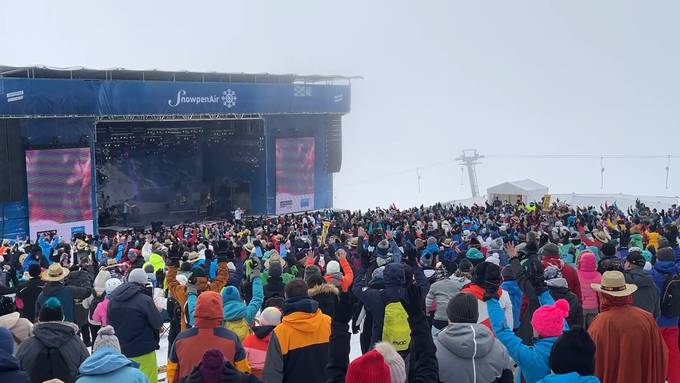 Bei Schneefall: 11'000 Fans feierten das finale Snowpenair auf dem Männlichen