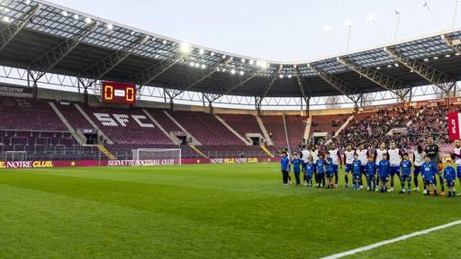 FC Servette spielt im Heimstadion vor leerer Tribüne