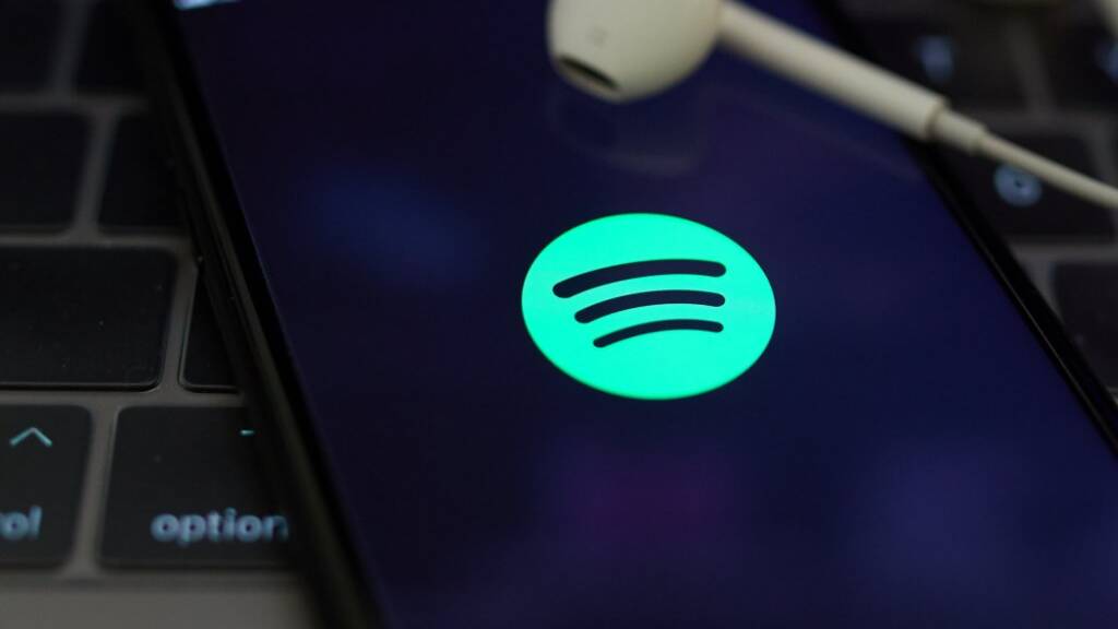 Nach Apple will nun auch Musikstreaming-Anbieter Spotify ein Bezahlmodell für Podcasts einführen. Spotify will aber günstiger sein als der Konkurrent.(Archivbild)