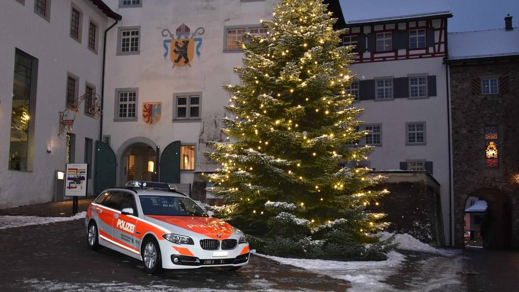 Die Kantonspolizei St.Gallen wünscht sich eine friedliche Weihnachtszeit.