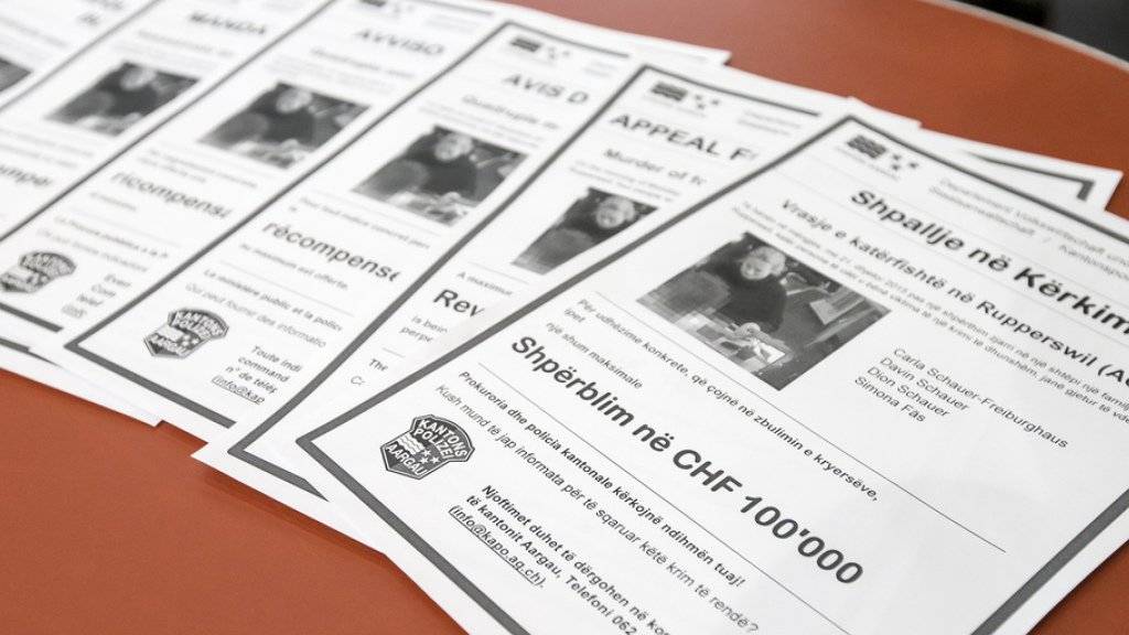Flugblätter in mehreren Sprachen: Bis zu 100'000 Franken Belohnung gibt es für einen Hinweis auf die Täterschaft im Vierfachmord von Rupperswil.