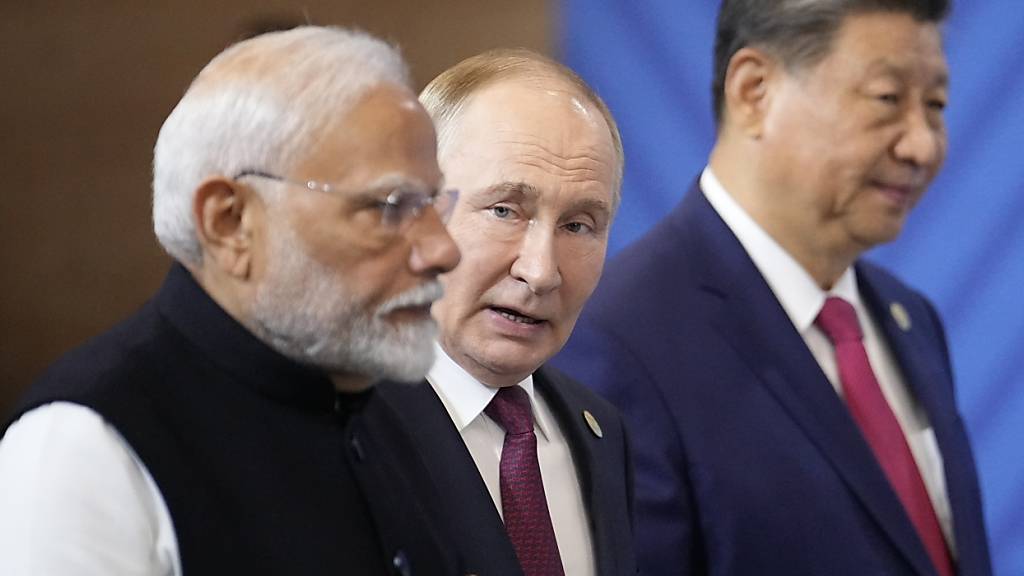 Der indische Premierminister Narendra Modi (l-r), der russische Präsident Wladimir Putin und der chinesische Präsident Xi Jinping. Foto: Alexander Zemlianichenko/Pool AP/AP