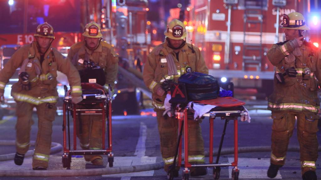 Bei einem Grossbrand in Los Angeles sind elf Feuerwehrleute zum Teil schwer verletzt worden.