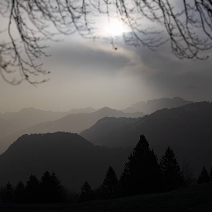 Bis 190 km/h: Föhnsturm rüttelt die Schweiz durch