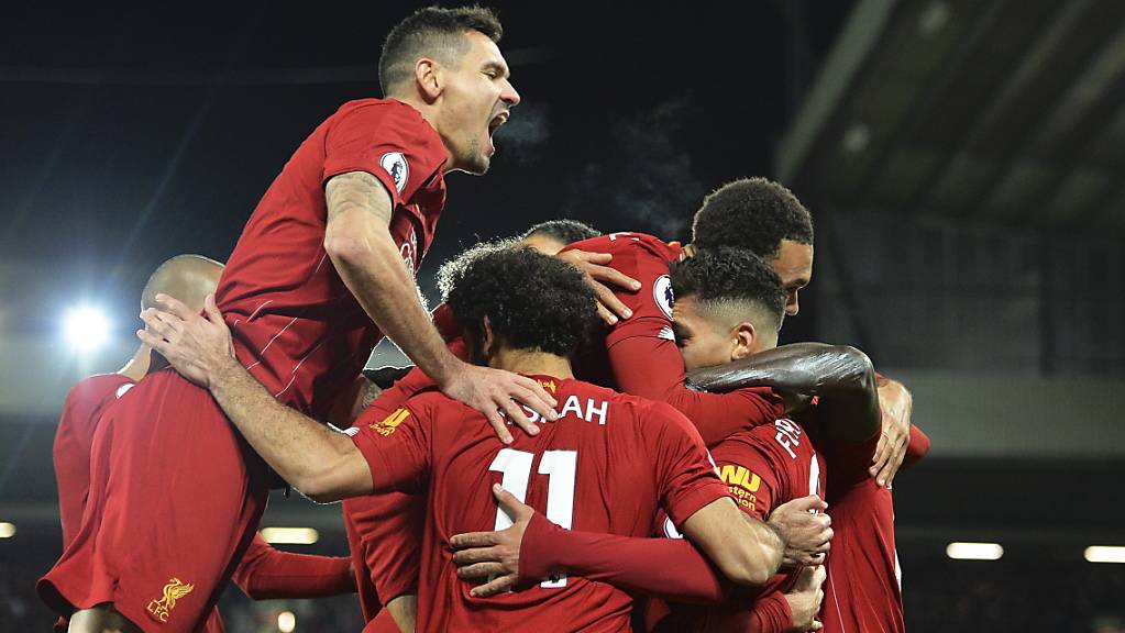 Die Liverpooler freuen sich über das 3:0 von Sadio Mané