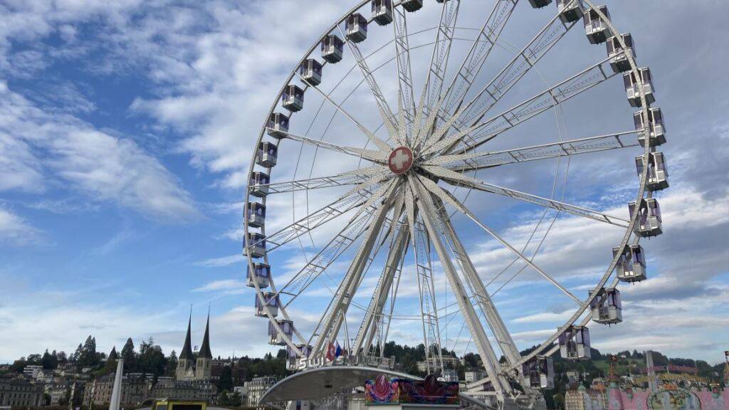 Das Riesenrad prägt für zwei Wochen die Stadt Luzern.