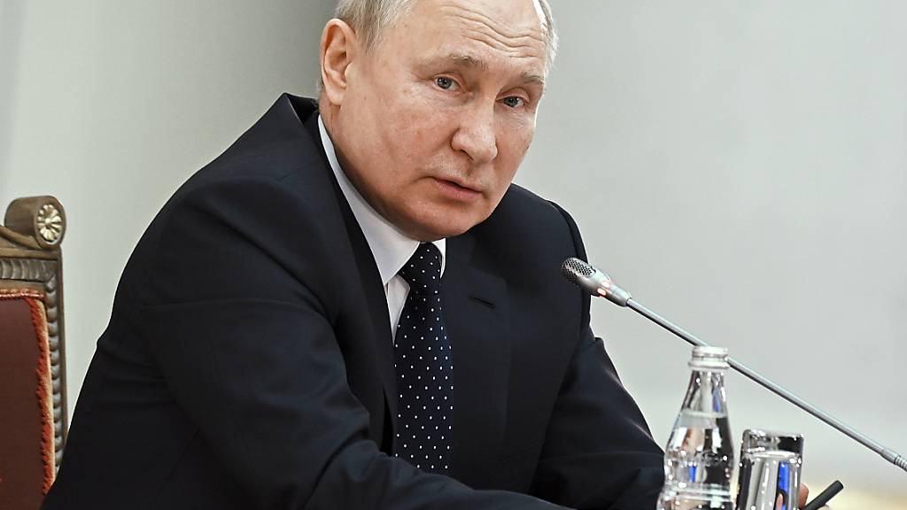 Der russische Präsident Wladimir Putin hat in seiner Neujahrsansprache der Corona-Toten gedacht. Foto: Yevgeny Biyatov/Pool Sputnik Kremlin/AP/dpa