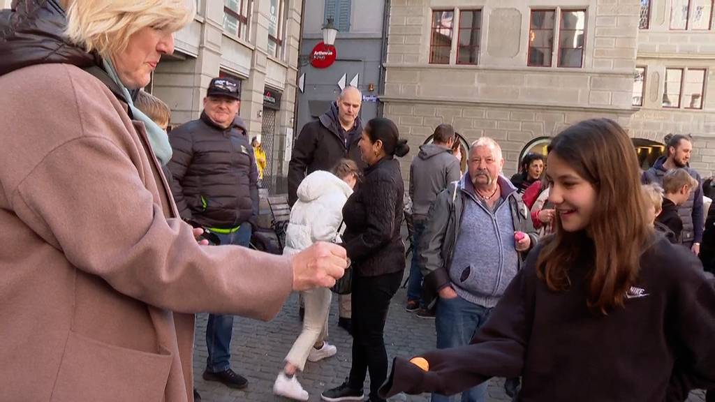 Alter Zürcher Osterbrauch: «Zwänzgerle» auf dem Rüden-Platz