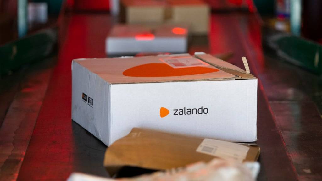 Zalando hat seinen Konkurrenten About You geschluckt. Damit will er unter anderem dem chinesischen Billig-Anbieter Shein Konkurrenz machen. (Archivbild)