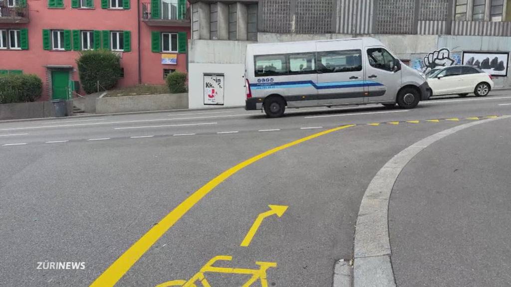 Neue Veloroute führt mitten in Verkehr der Zürcher Rosengartenstrasse