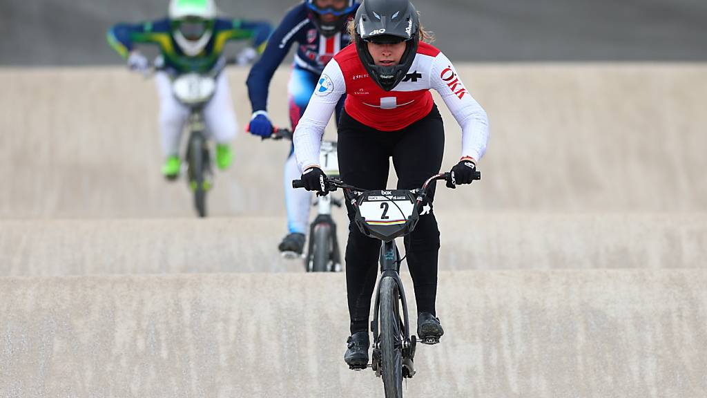 Zoé Claessens kann das Velo in den Betonwellen gut beschleunigen