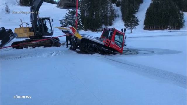 Pistenfahrzeug in Hoch-Ybrig stürzt in See