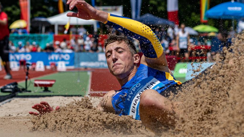 Mit vollem Einsatz: Simon Ehammer bei einem seiner Weitsprung-Versuche in Götzis