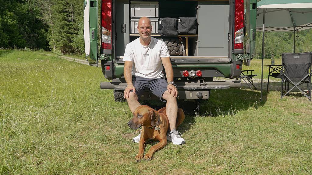 Lenny Roggero zeigt seinen Offroad Camper