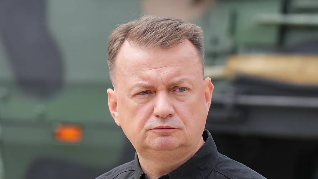 ARCHIV - Der polnische Verteidigungsminister Mariusz Blaszczak in Zamosc. Polen plant die Stationierung von insgesamt 10 000 Soldaten in der Grenzregion zum Nachbarland Belarus, so Blaszczak. Foto: Soeren Stache/dpa