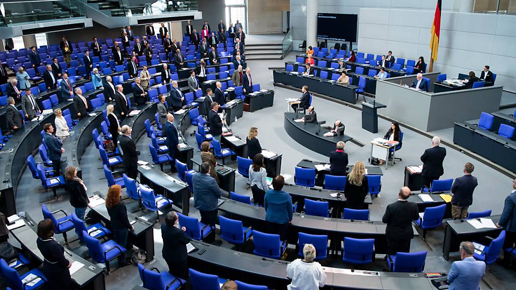 ARCHIV - Das deutsche Parlament hat das vor 75 Jahren verkündete Grundgesetz als Stabilitätsanker für Deutschland gewürdigt. «Unser Grundgesetz ist Garant für Freiheit, für Rechtsstaatlichkeit, für politische Stabilität», sagte der Rechtspolitiker der Christdemokraten, Günter Krings, am Donnerstag im Bundestag in Berlin. Foto: Bernd von Jutrczenka/dpa