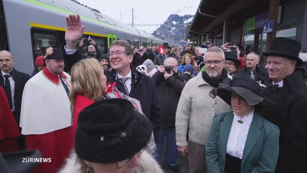 Grosser Bahnhof für die neuen Bundesratsmitglieder