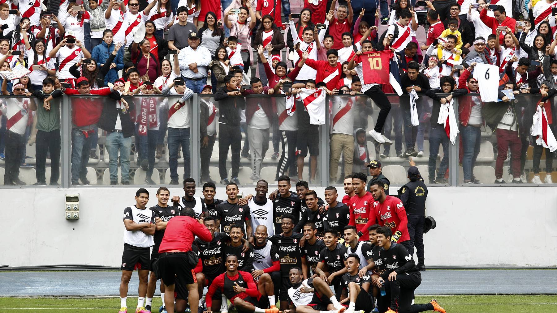Die peruanischen Fans erscheinen auch zu öffentlichen Trainings zahlreich.