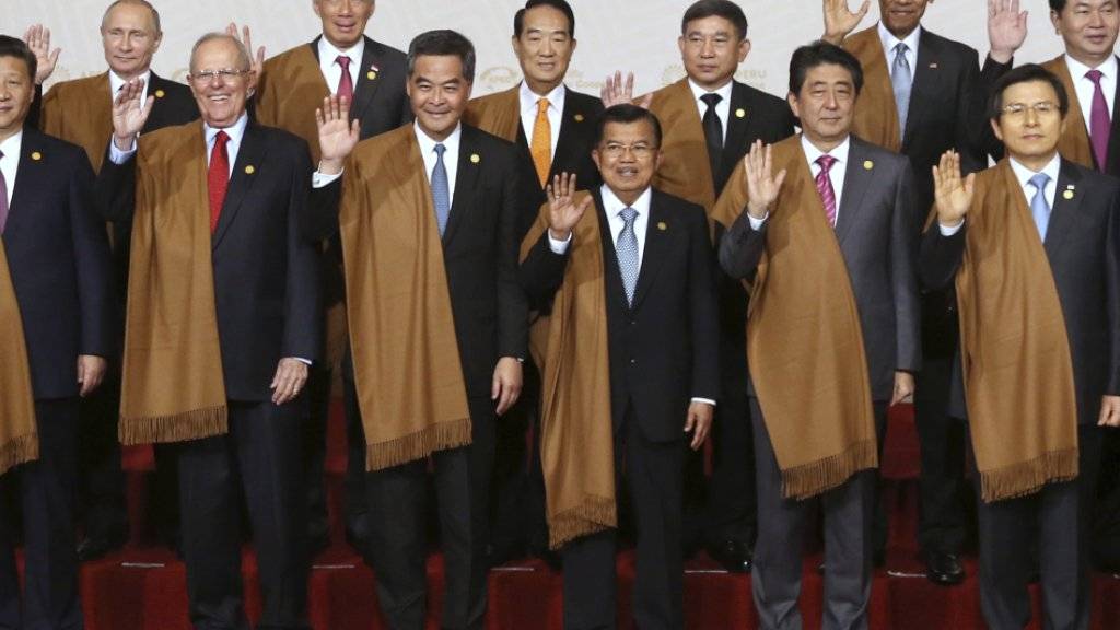Winken zum Abschluss: Staatschefs am APEC-Gipfel in Lima.