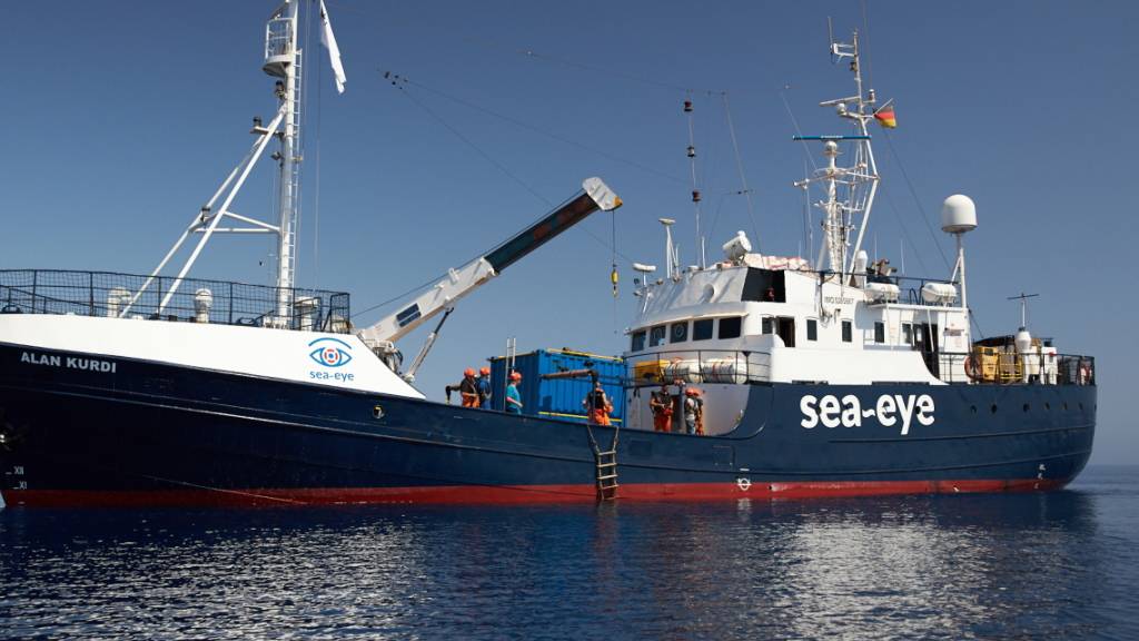 Das private deutsche Rettungsschiff «Alan Kurdi» darf mit 88 Migranten an Bord in Süditalien anlegen. (Archivbild)