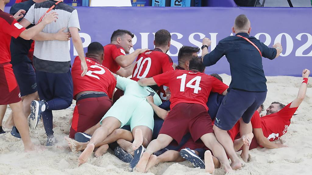 Die Schweizer Strandfussballer jubeln über WM-Bronze