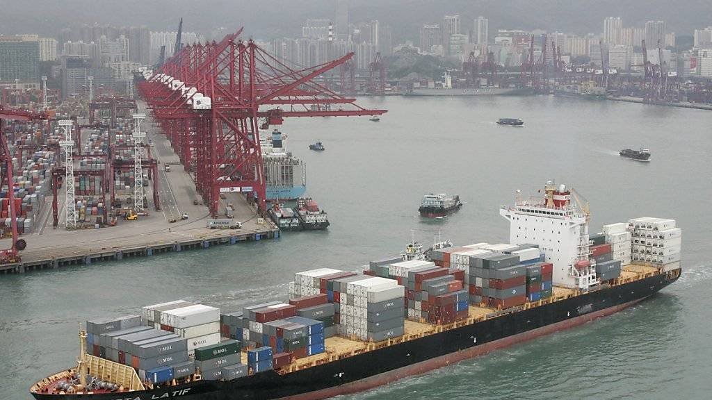 Anziehende Exporte: Die Schweiz hat 2017 deutlich mehr Waren nach China und Hongkong ausgeführt als noch im Vorjahr. (Bild: Hafen von Hongkong)