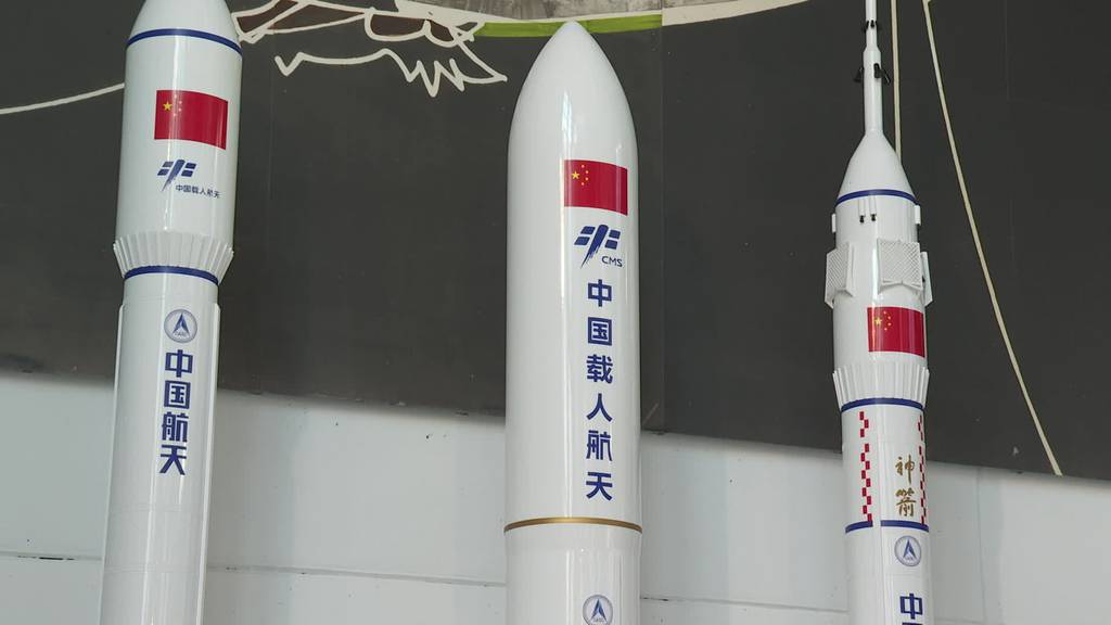 In Luzern stehen Modelle des chinesischen Raumfahrtprogramms