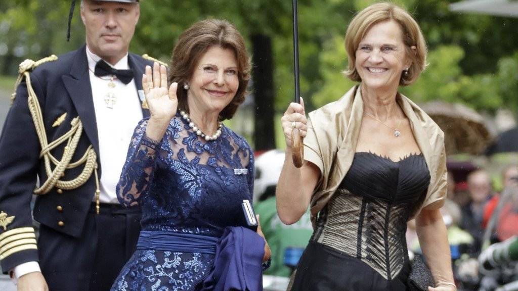 Glanz und Gloria zum Auftakt der Bayreuther Festspiele: Königin Silvia von Schweden (Mitte) lässt sich die Opern-Premiere nicht entgehen.