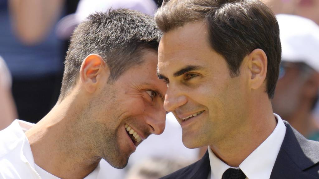 Novak Djokovic und Roger Federer scheinen sich viel zu sagen zu haben