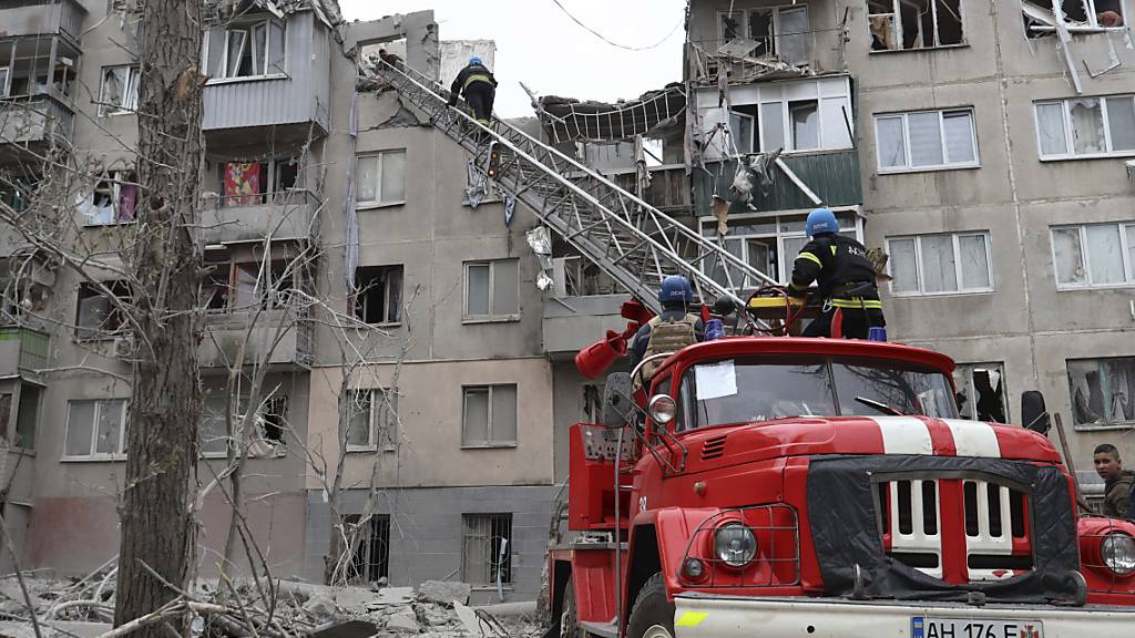 Rakete in Wohnhaus: Ukraine meldet mehrere Tote