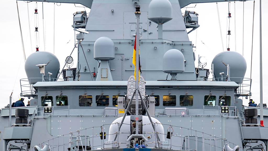 Die Bundeswehr will sich mit der Fregatte «Hessen» an dem Einsatz im Roten Meer beteiligen. Foto: Sina Schuldt/dpa