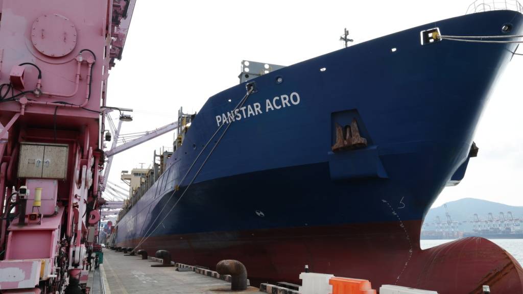 Mit dem Containerschiff «PanStar Acro» will Südkorea die Schifffahrtsroute durch die Arktis nach Europa testen. (Archivbild)