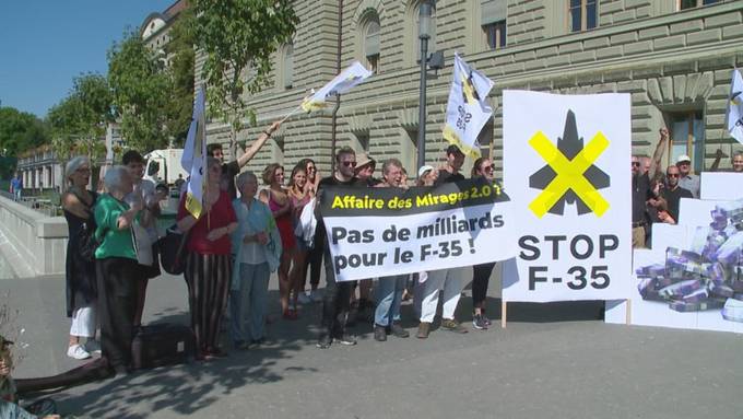 Kampfjet-Gegner reichen Initiative ein