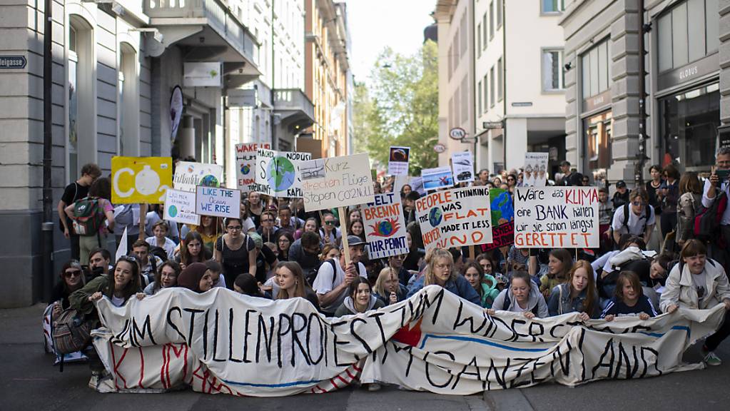 Auch St. Galler Jugendliche streikten am 24. Mai 2019 für das Klima. Darunter waren auch einige Mittelschülerinnen und Mittelschüler, die vom Unterricht dispensiert wurden. (Archivbild)