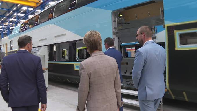 Begrenzungsinitiative: Karin Keller Sutter besucht Stadler