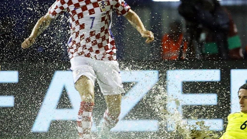 Zu viel Wasser: Die Partie Kroatien - Kosovo in Zagreb musste in der 27. Minute abgebrochen werden