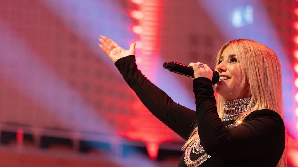 Beatrice Egli begeistert mit dem 21st Century Orchestra – und einem Überraschungsgast
