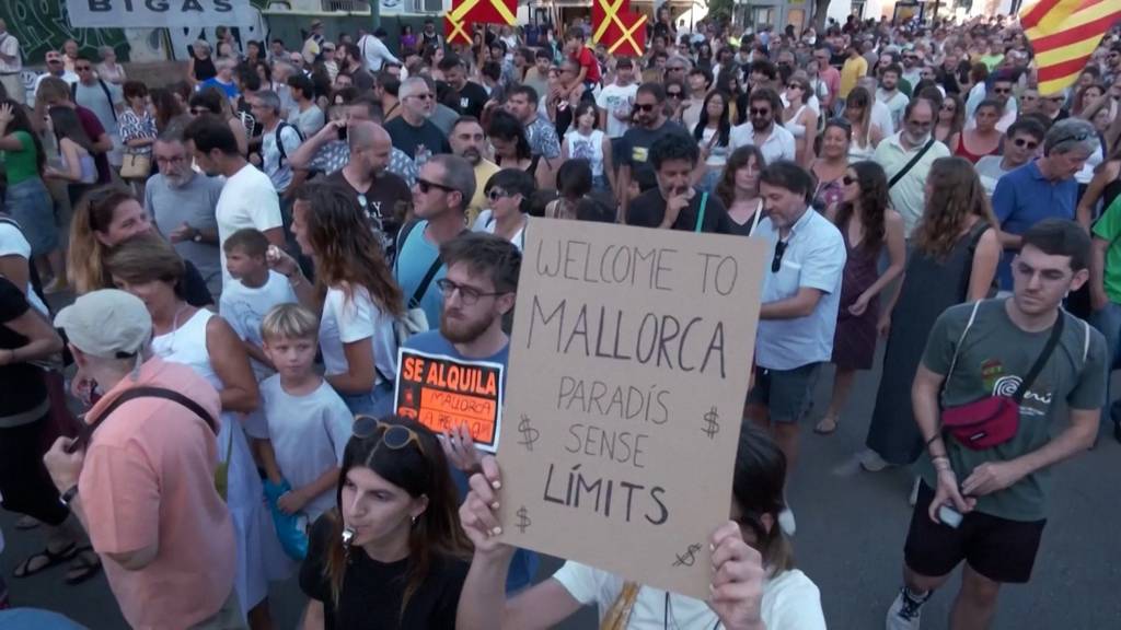 Demonstration gegen Massentourismus: Mehrere tausend Menschen auf Mallorcas Strassen