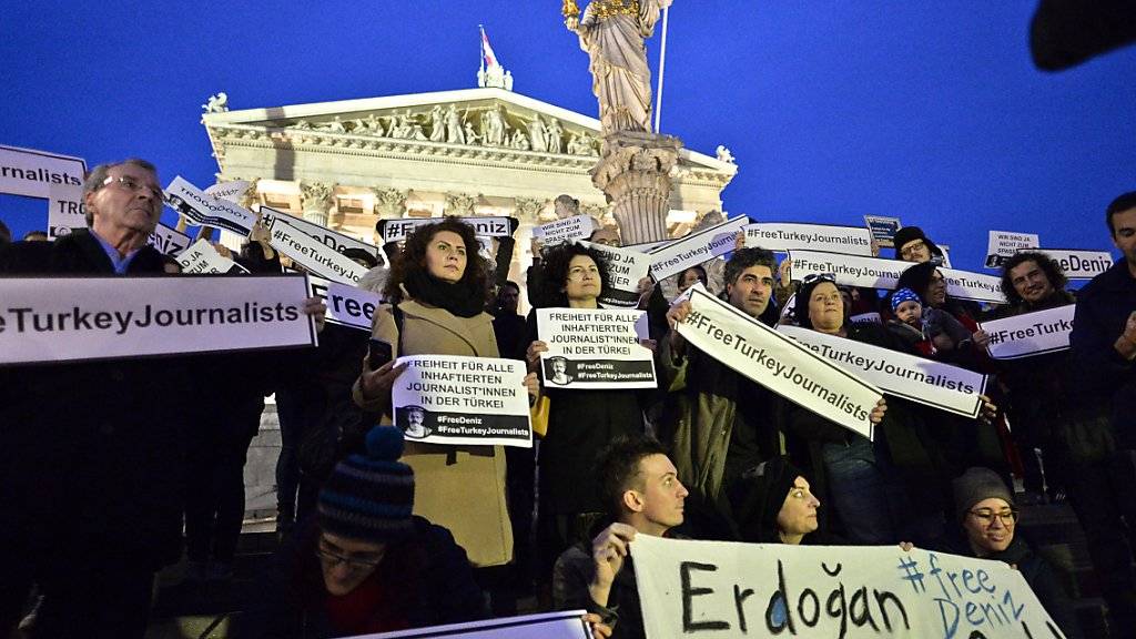 Protest in Wien gegen Yücels Inhaftierung