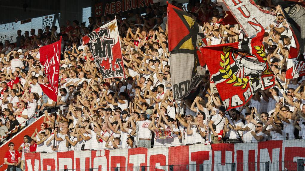 Die Fans des FC Thuns beim Heimspiel gegen Dinamo Zagreb in der Champions-League-Qualifikation