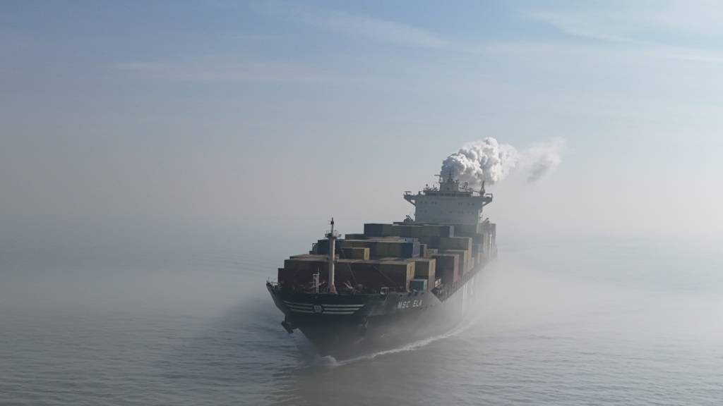 Reedereien reagieren erleichtert auf eine Ankündigung von Donald Trump, den Schiffsverkehr in der wichtigen Strasse von Hormus sichern zu wollen. (Symbolbild)