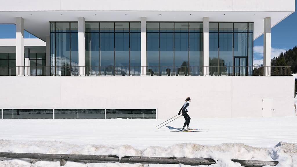 Das noch fast neue Ovaverva Hallenbad, Spa & Sportzentrum im Jahr 2016. Wenige Jahre später traten schwerwiegende Baumängel zu Tage.
