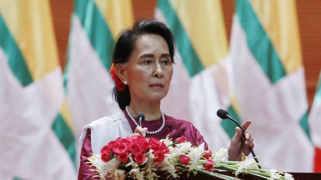 Myanmars De-facto-Regierungschefin Aung San Suu Kyi bei ihrer mit Spannung erwarteten Rede zur Gewalt gegen Muslime im Land.