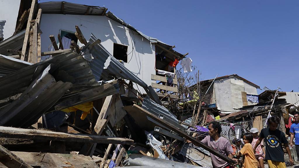 Behörden: Zahl der Toten nach Taifun steigt auf Philippinen auf 99