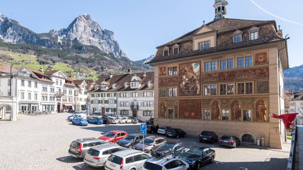 Die Bevölkerung von Schwyz darf ihre Wünsche zur künftigen Gestaltung des Zentrums anbringen. (Archivaufnahme)